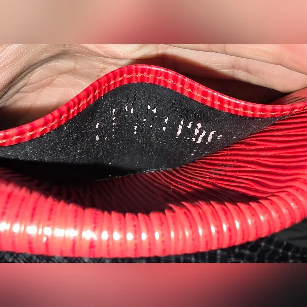 Vibrant Red Louis Vuitton Epi Card Wallet - Picture 4 of 6